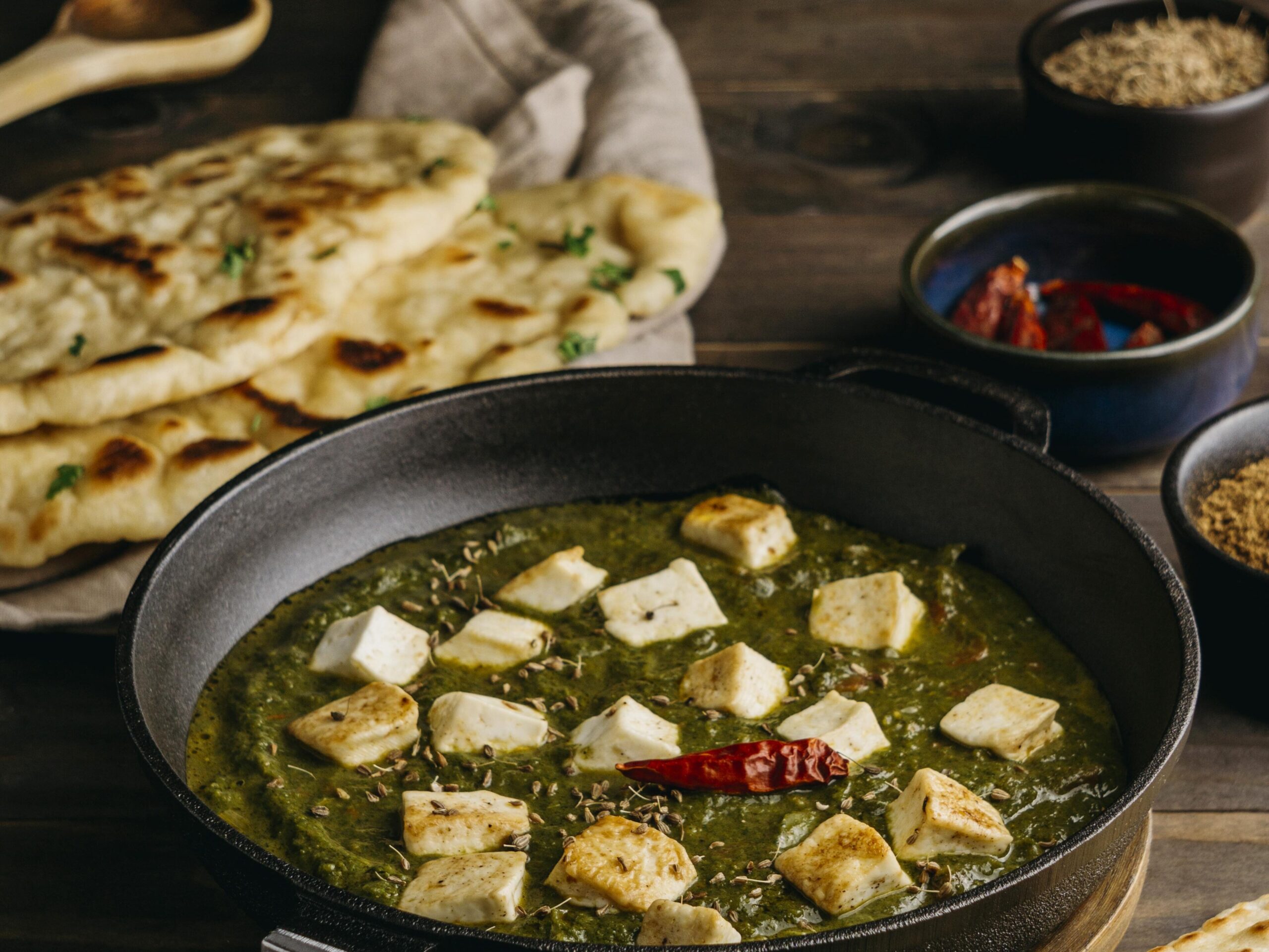 Köstliches Palak Paneer-Gericht aus dem renommierten indischen Restaurant in Berlin, mit cremigem Spinat und zartem Paneer